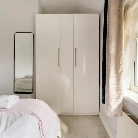 Homestay With Free Parking - Close To Heathrow West Drayton  Exterior photo
