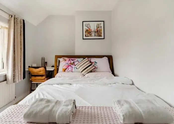 Homestay With Free Parking - Close To Heathrow