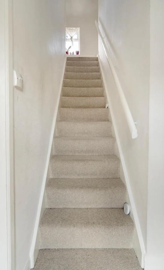 Homestay With Free Parking - Close To Heathrow *