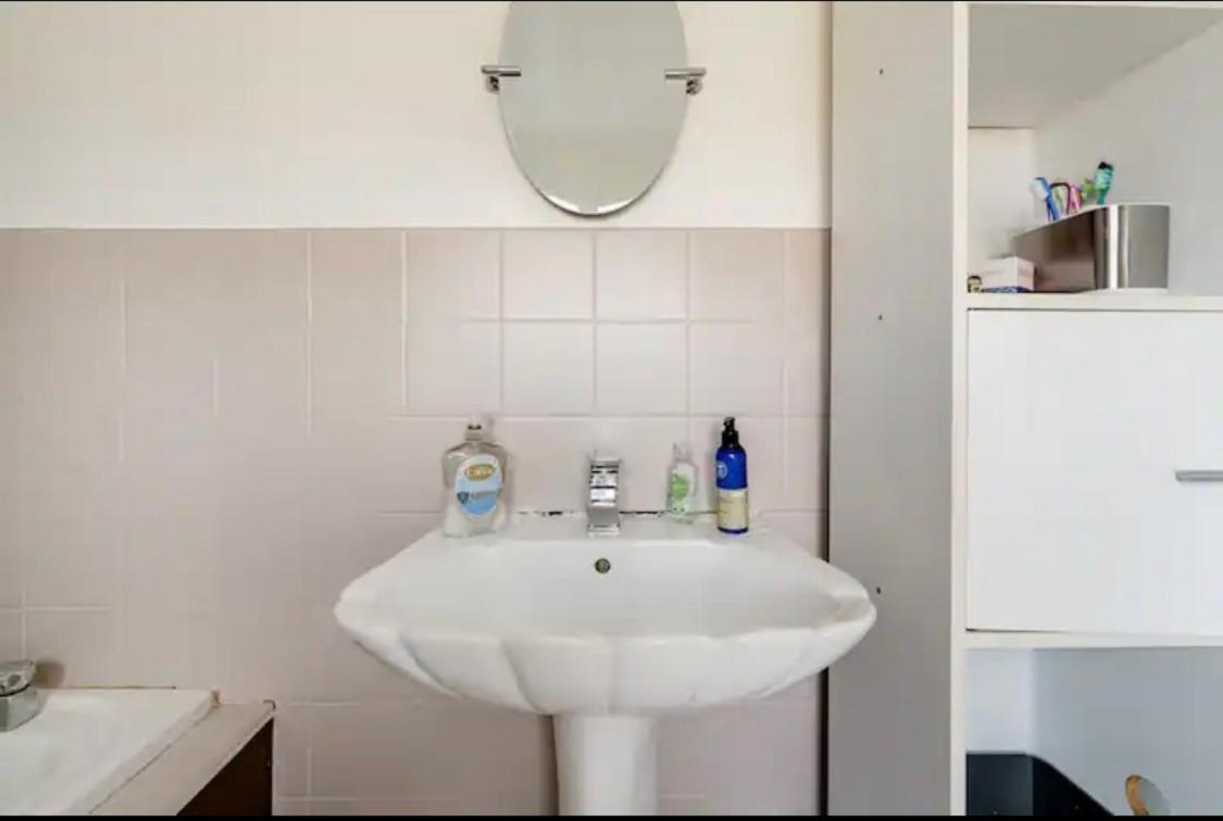 With Free Parking - Close To Heathrow *