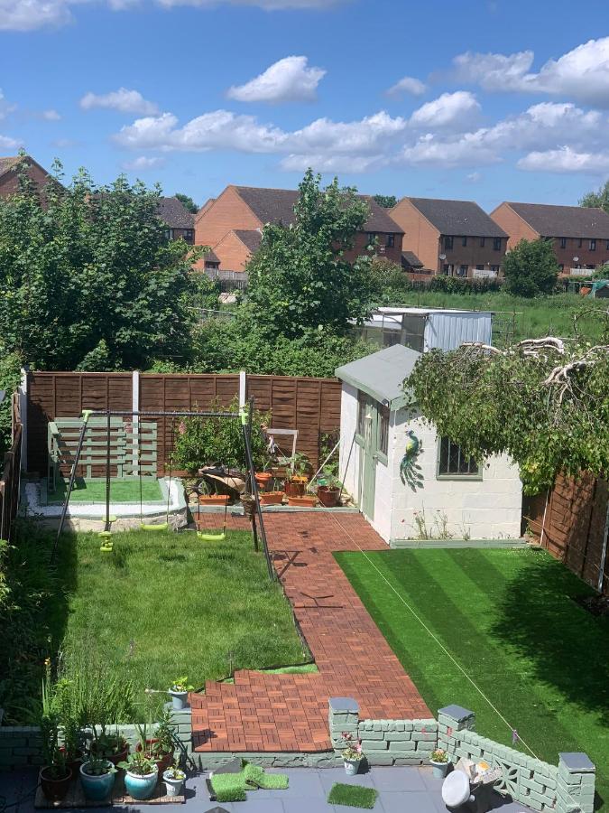 With Free Parking - Close To Heathrow *